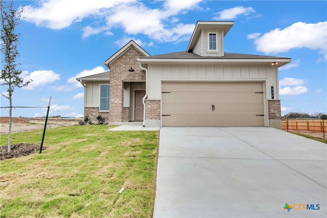 417 University Avenue Troy, TX 76579 - Photo 3 of 30 a front view of a house with garden