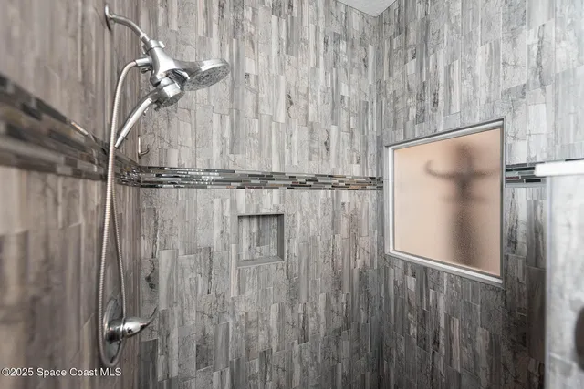 a en suite bathroom with a double vanity sink and a mirror