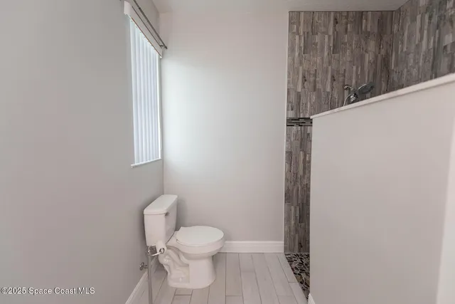 a bathroom with double vanity sinks and a mirror