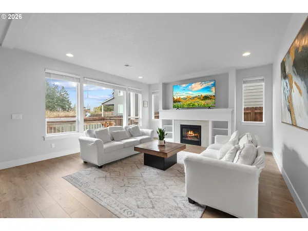 $839,100 | 652 Southwest 49th Street, Gresham, OR 97080