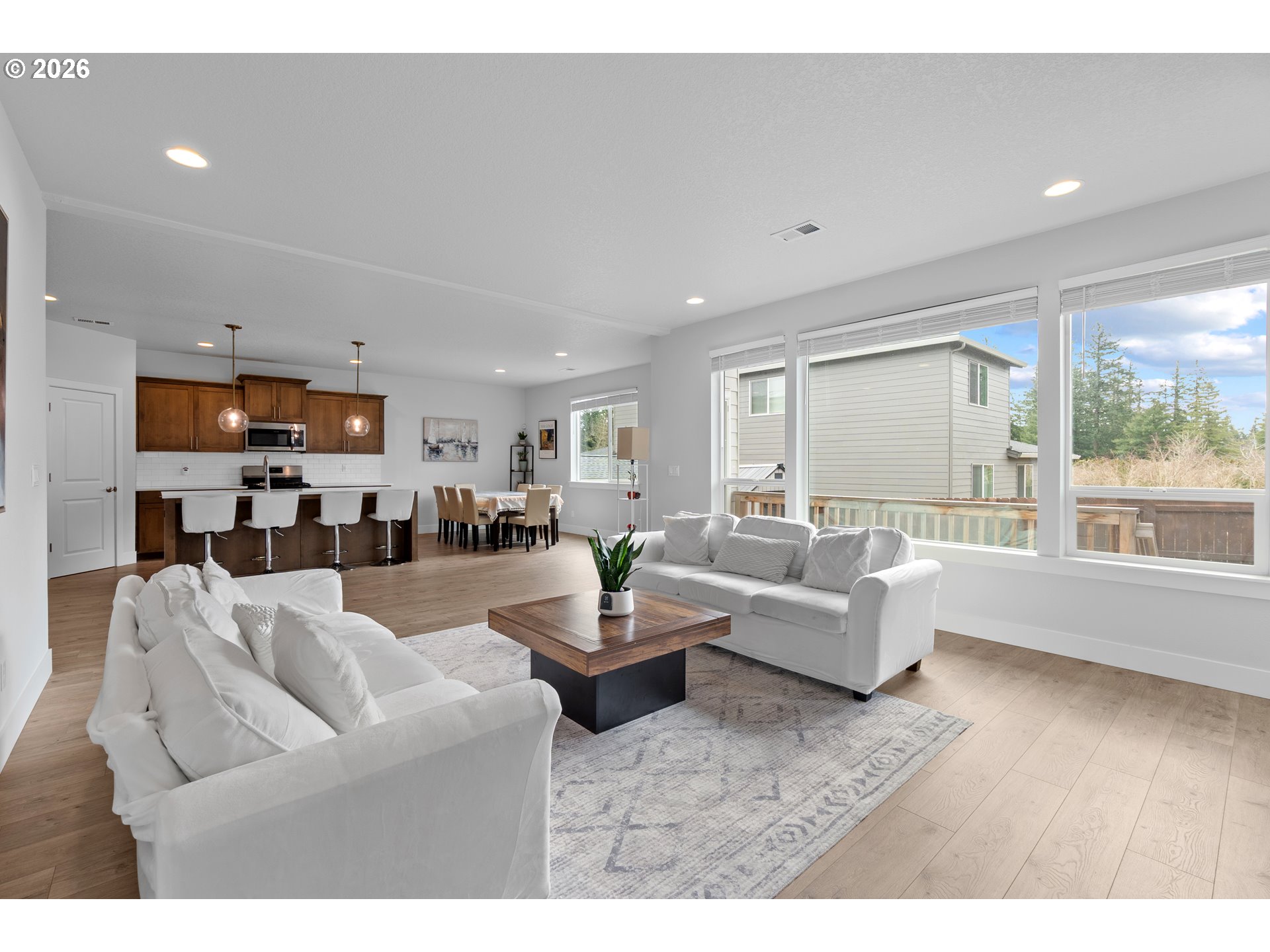 652 Southwest 49th Street Gresham, OR 97080 - Photo 10 of 46 Living Room