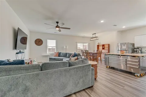 $299,000 | 2544 Sanders Crk Road, Glenn Heights, TX 75154