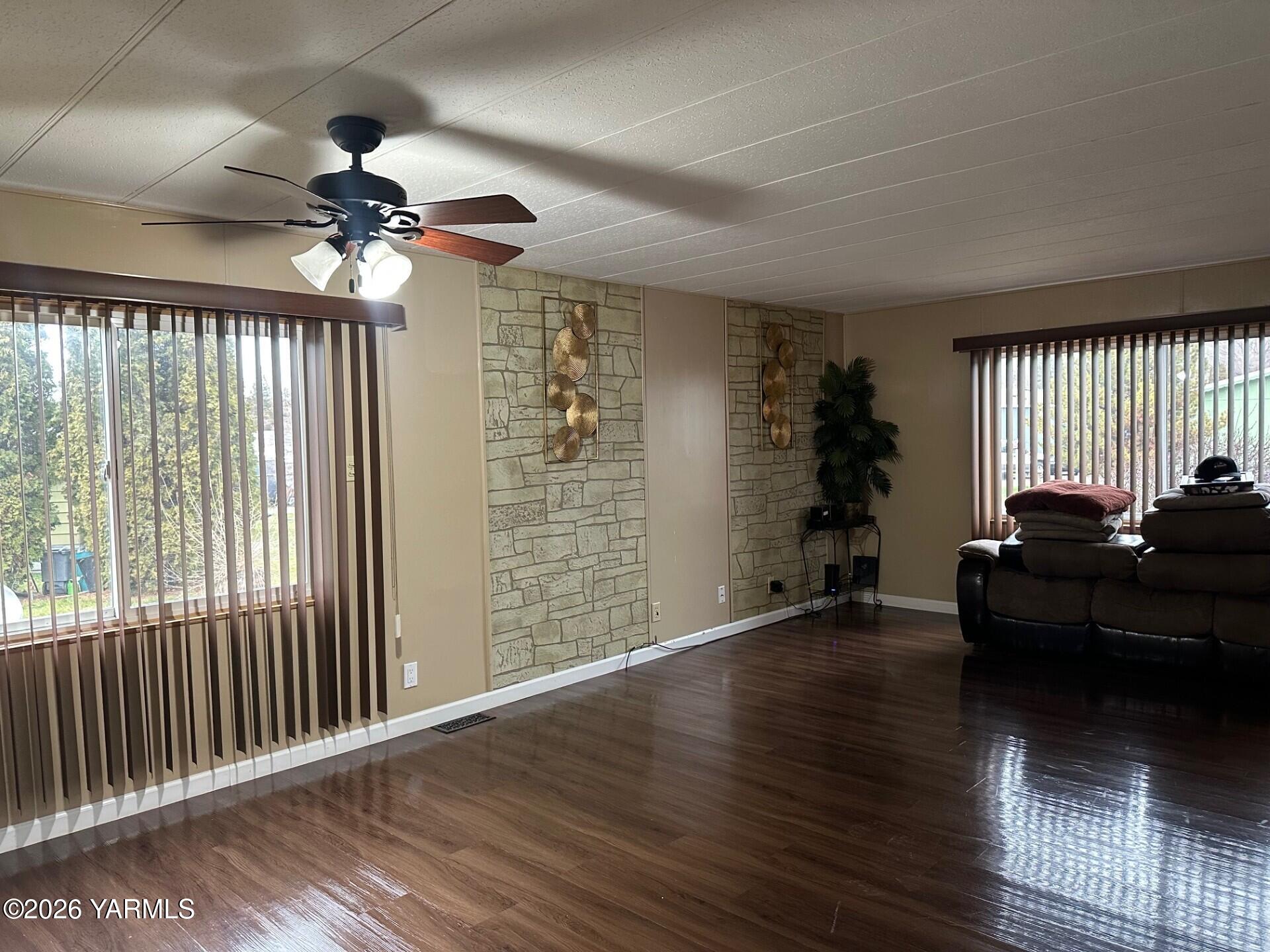 2205 Butterfield Road, Unit 11 Yakima, WA 98901 - Photo 7 of 10 8ad64cbd-0c01-42d2-a607-8fbe8900d1b6