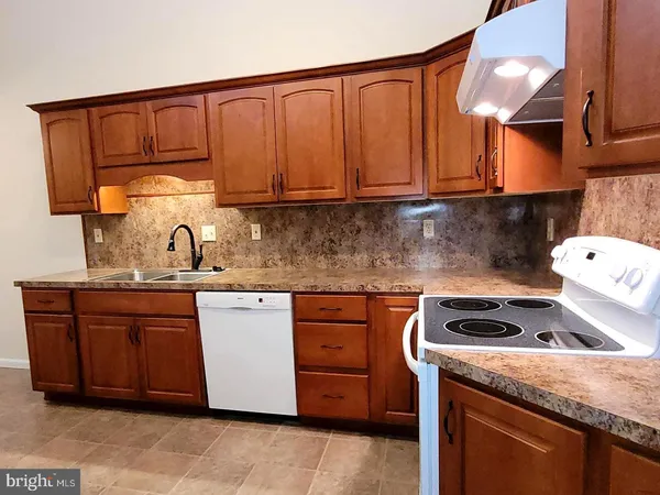 $2,500 | 138 Hawthorne Court, Reading, PA 19610