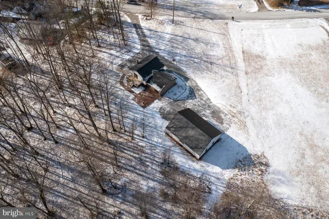 a view of a dry yard