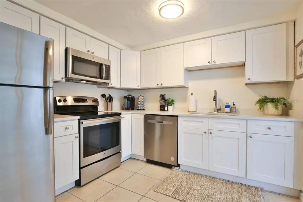 5622 South Lockwood Ridge Road Sarasota, FL 34231 - Photo 10 of 26 Gallery Image 10