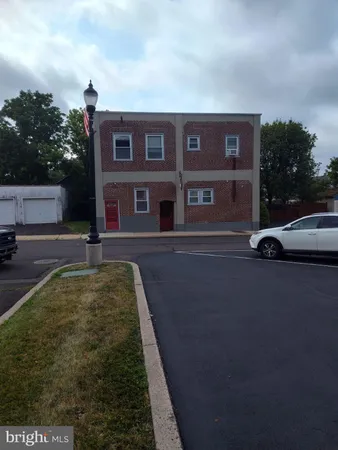 $1,725 | 15 South 6th Street, Perkasie, PA 18944