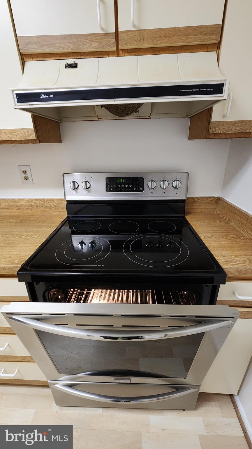 15115 Interlachen Drive, Unit 3801 Silver Spring, MD 20906 - Photo 11 of 54 Flat Top Oven