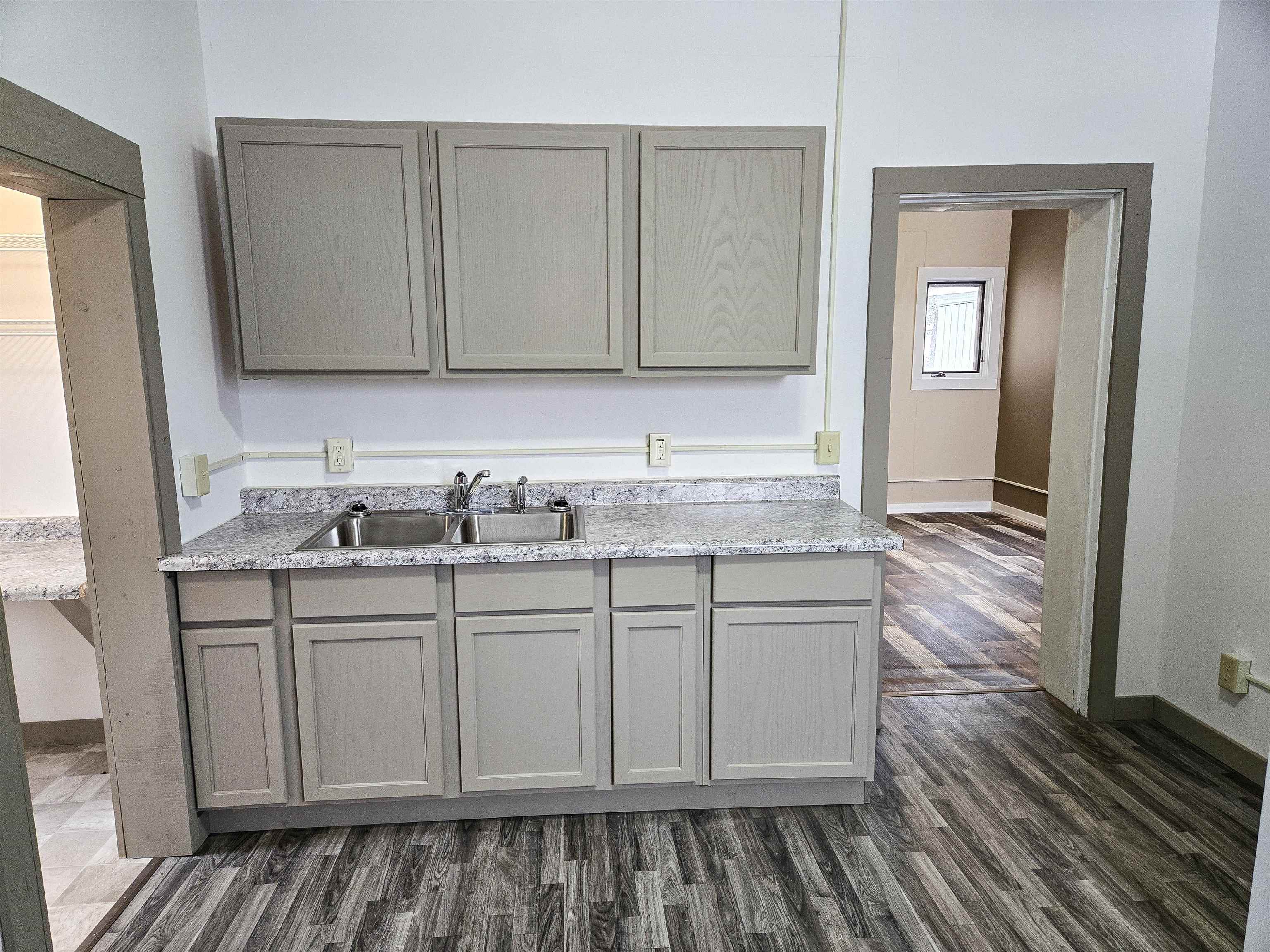 1015 Weeks Avenue Superior, WI 54880 - Photo 3 of 19