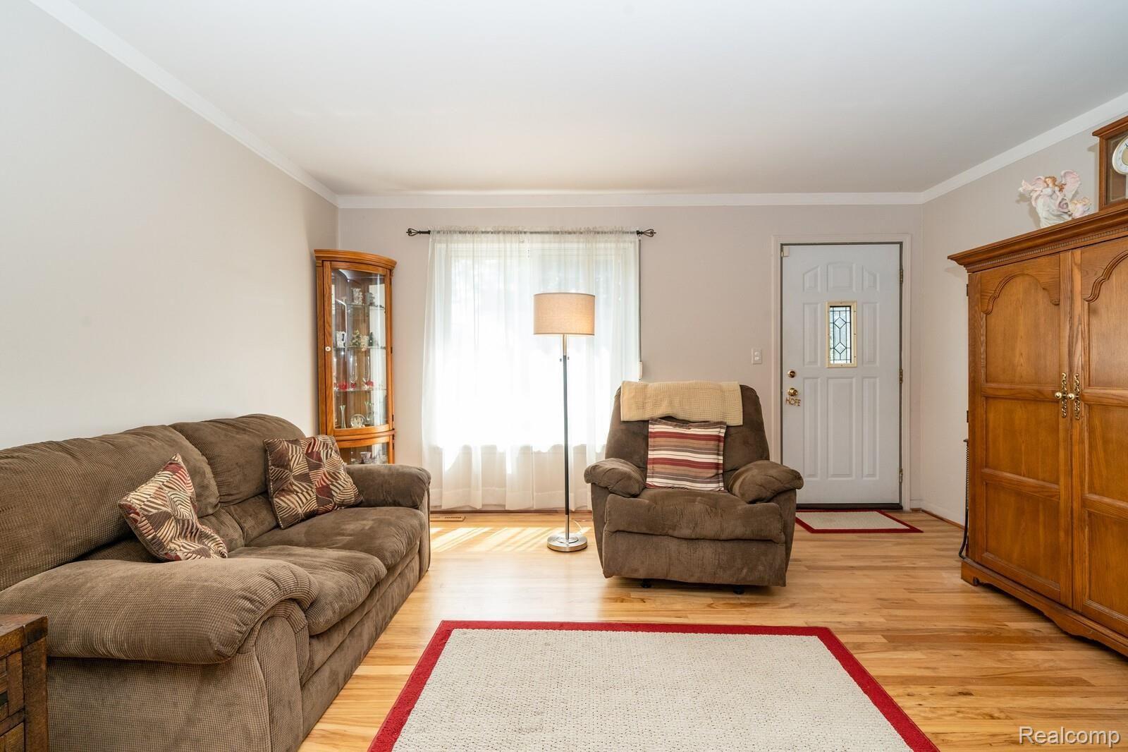 29215 Schoenherr Road Warren, MI 48088 - Photo 4 of 30 05_DSC06336_mls.jpg