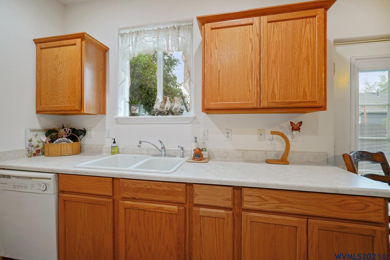 4952 Selway Street Northeast Salem, OR 97305 - Photo 16 of 42
