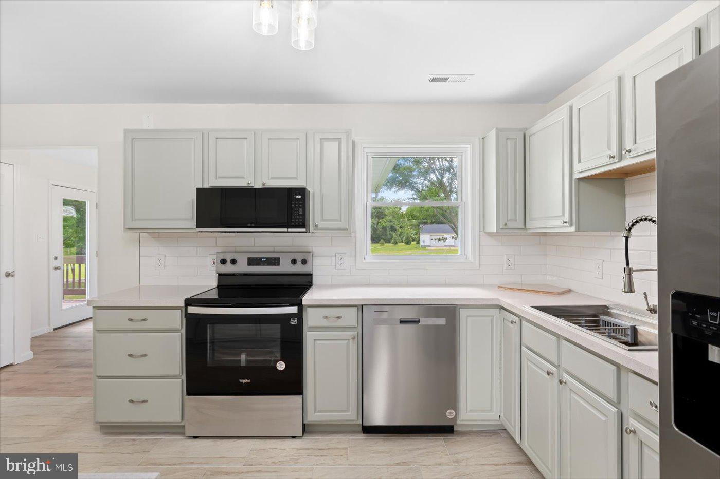 6417 Courthouse Road Spotsylvania, VA 22551 - Photo 22 of 42 Kitchen updated with new appliances, paint, floor