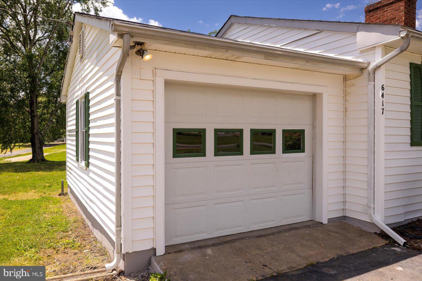 6417 Courthouse Road Spotsylvania, VA 22551 - Photo 10 of 42 1-car attached garage