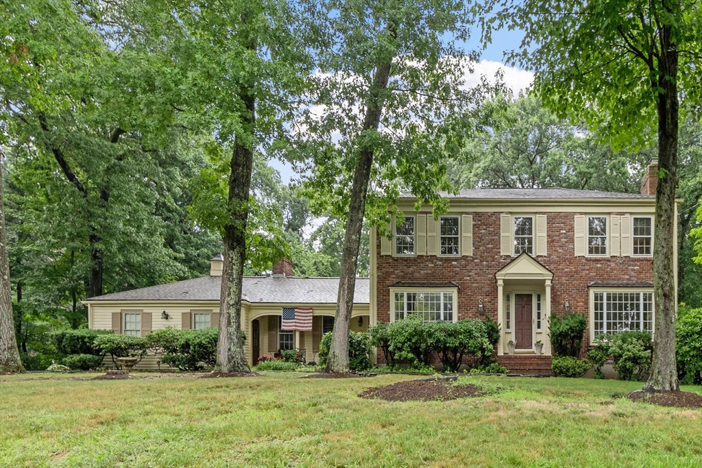 19 Huntingdon Road Lynnfield, MA 01940 - Photo 1 of 39