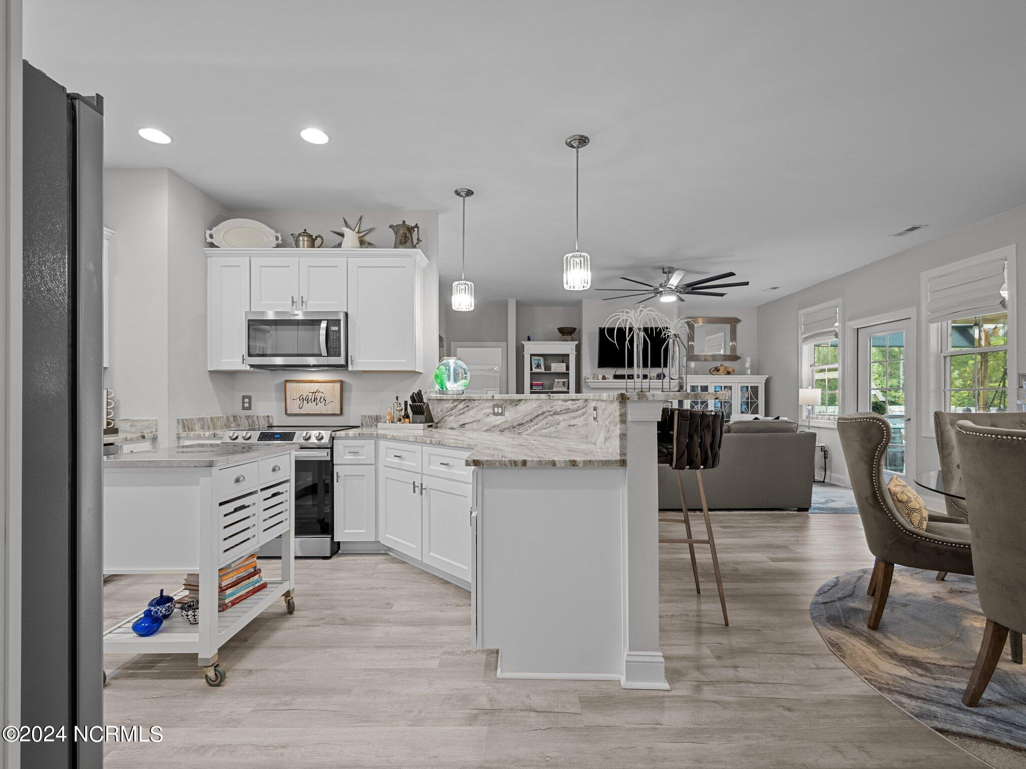 504 Diamond Ridge Court Hubert, NC 28539 - Photo 31 of 59 Kitchen