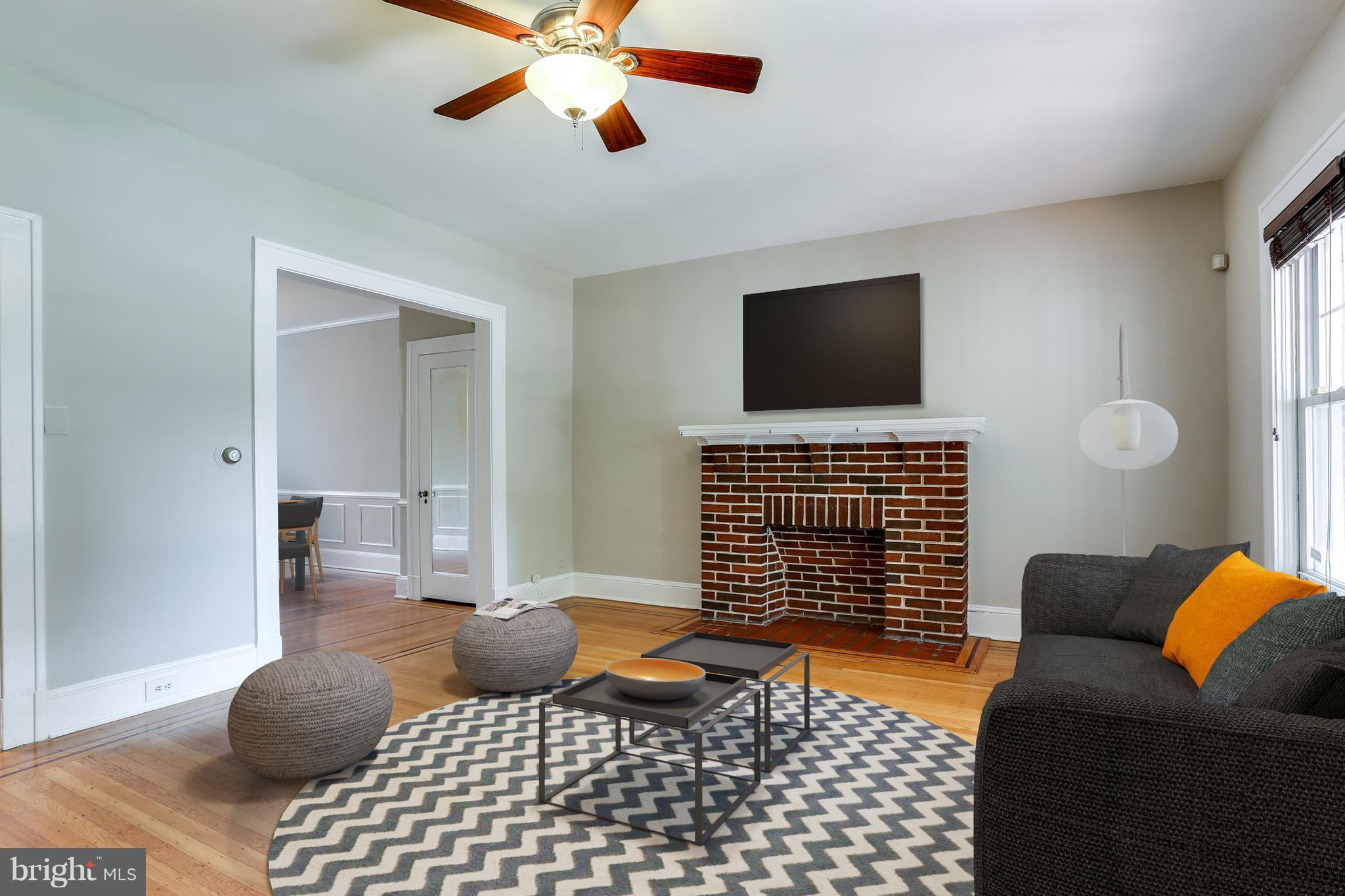 3921 Keswick Road Baltimore, MD 21211 - Photo 3 of 25 Living Room