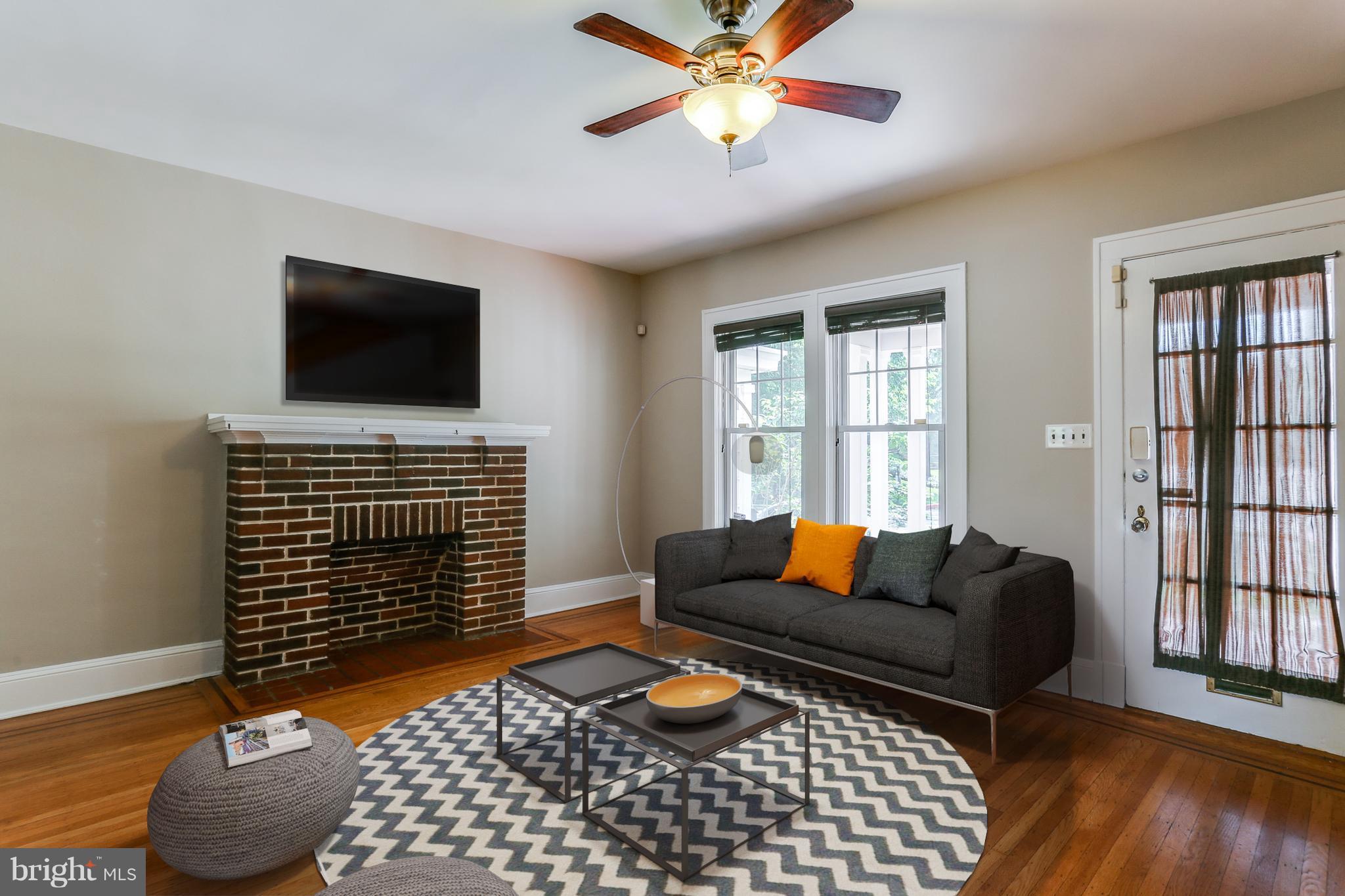 3921 Keswick Road Baltimore, MD 21211 - Photo 5 of 25 Living Room