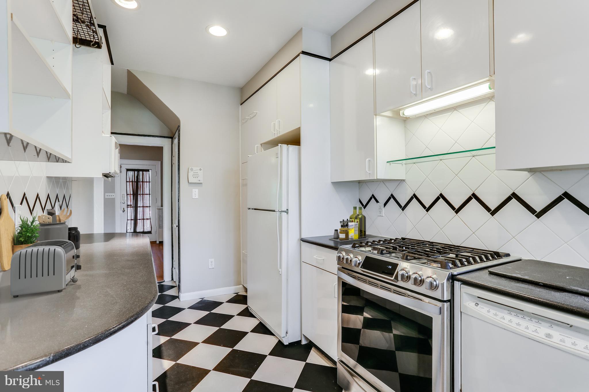 3921 Keswick Road Baltimore, MD 21211 - Photo 8 of 25 Kitchen