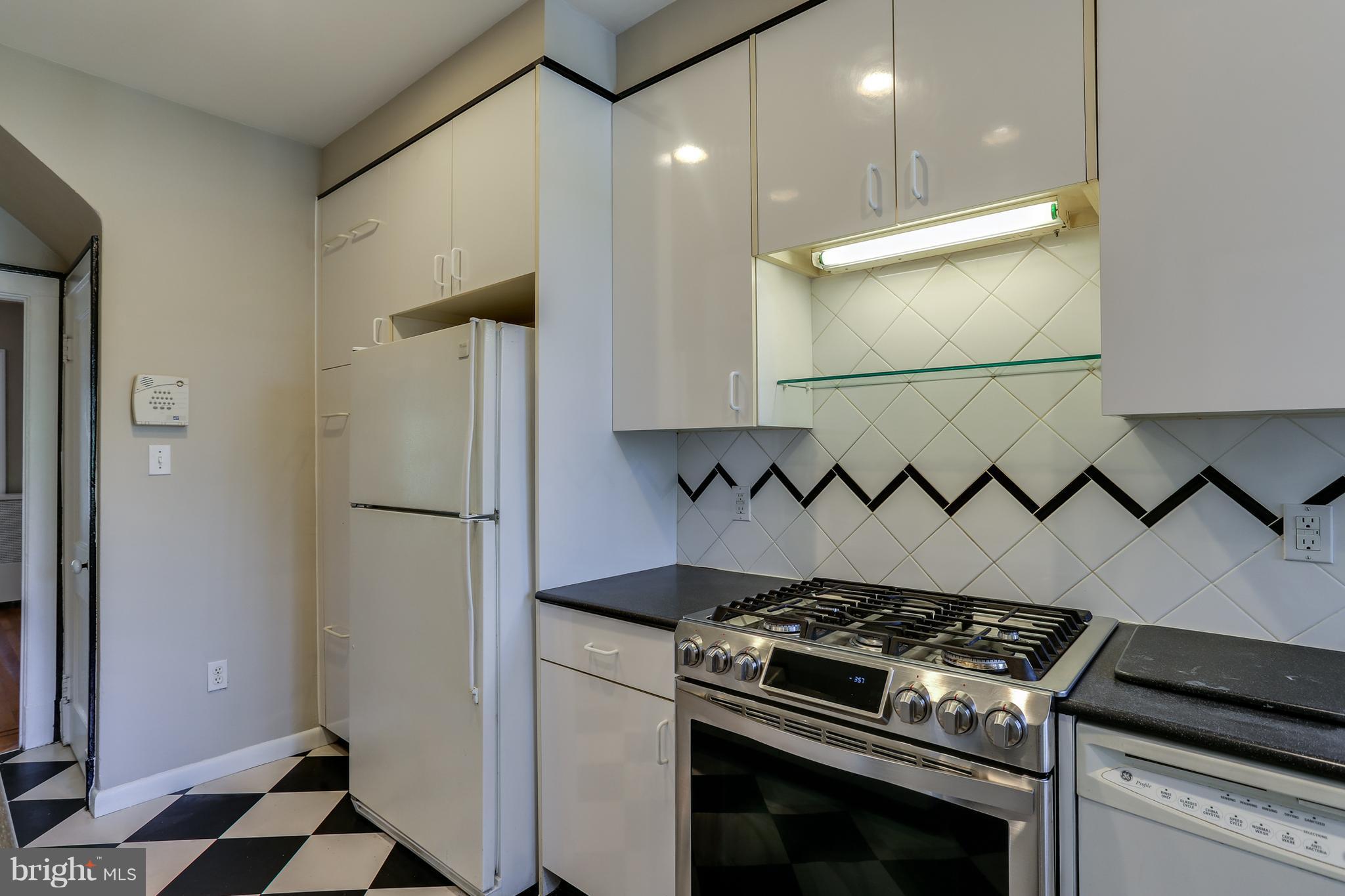 3921 Keswick Road Baltimore, MD 21211 - Photo 9 of 25 Kitchen