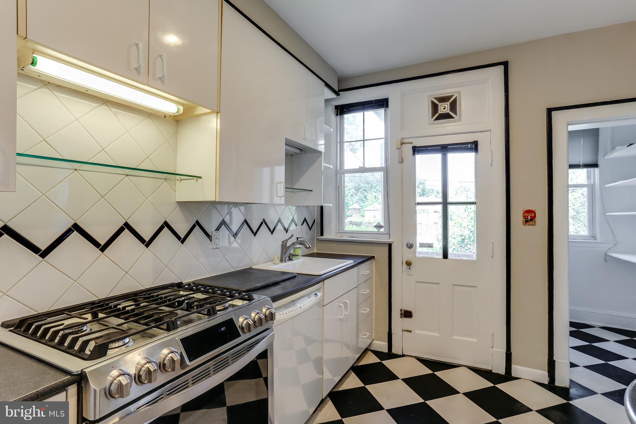 3921 Keswick Road Baltimore, MD 21211 - Photo 10 of 25 Kitchen