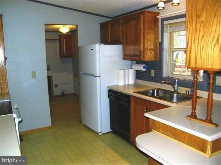 4836 Kenton Road Dover, DE 19904 - Photo 7 of 22 Kitchen