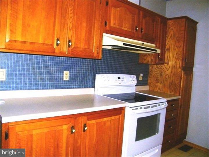 4836 Kenton Road Dover, DE 19904 - Photo 8 of 22 Kitchen
