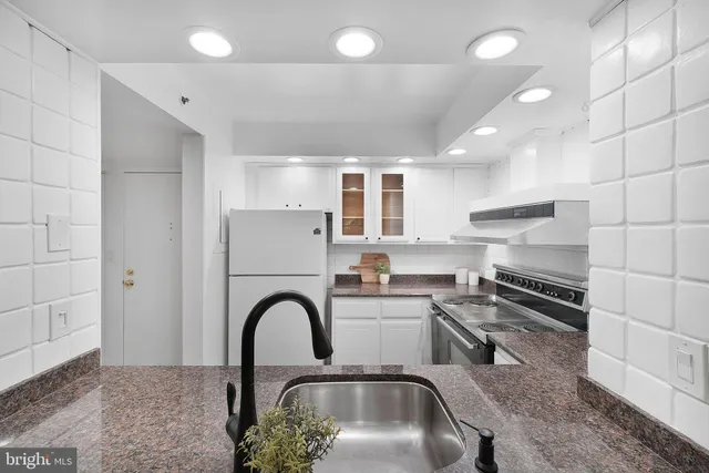 $449,900 | 1401 17th Street Northwest, Unit 104, Washington, DC 20036