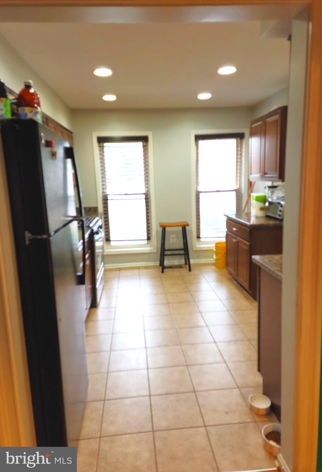 8476 Stonewall Road Manassas, VA 20110 - Photo 4 of 21 Kitchen