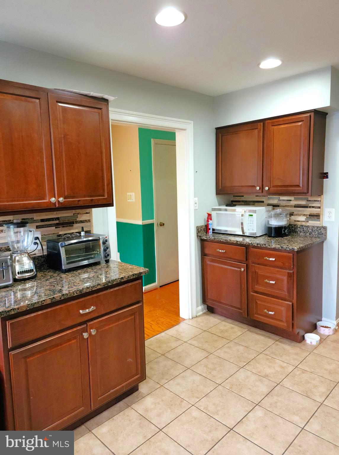 8476 Stonewall Road Manassas, VA 20110 - Photo 6 of 21 Kitchen