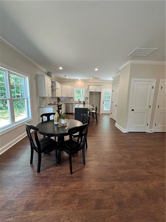 319 Ridgeland Drive High Point, NC 27262 - Photo 4 of 20 Gallery Image 4