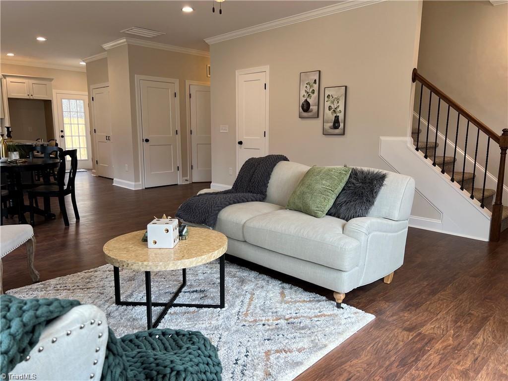319 Ridgeland Drive High Point, NC 27262 - Photo 8 of 20 Gallery Image 8