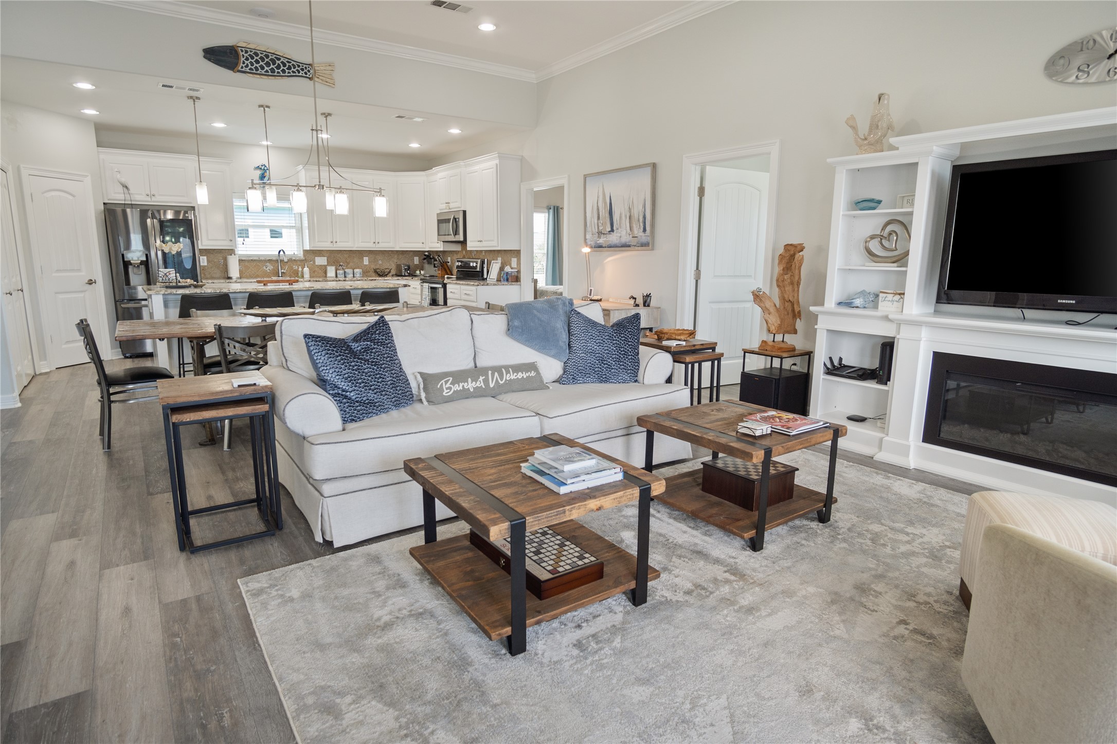 956 Biscayne Crystal Beach, TX 77650 - Photo 7 of 46 a living room with furniture and a flat screen tv