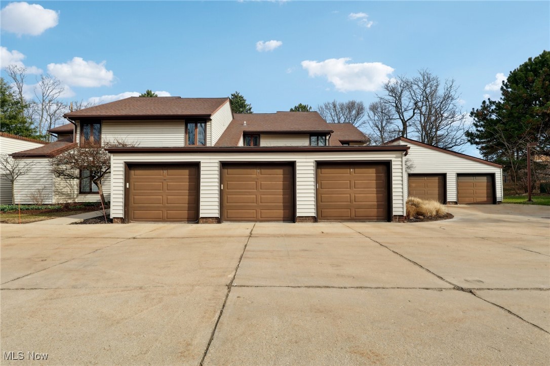 3484 Mayfield Road, Unit 3426 Cleveland Heights, OH 44118 - Photo 30 of 33 View of garage