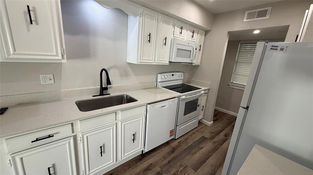 1723 East Grauwyler Road, Unit 122 Irving, TX 75061 - Photo 3 of 16