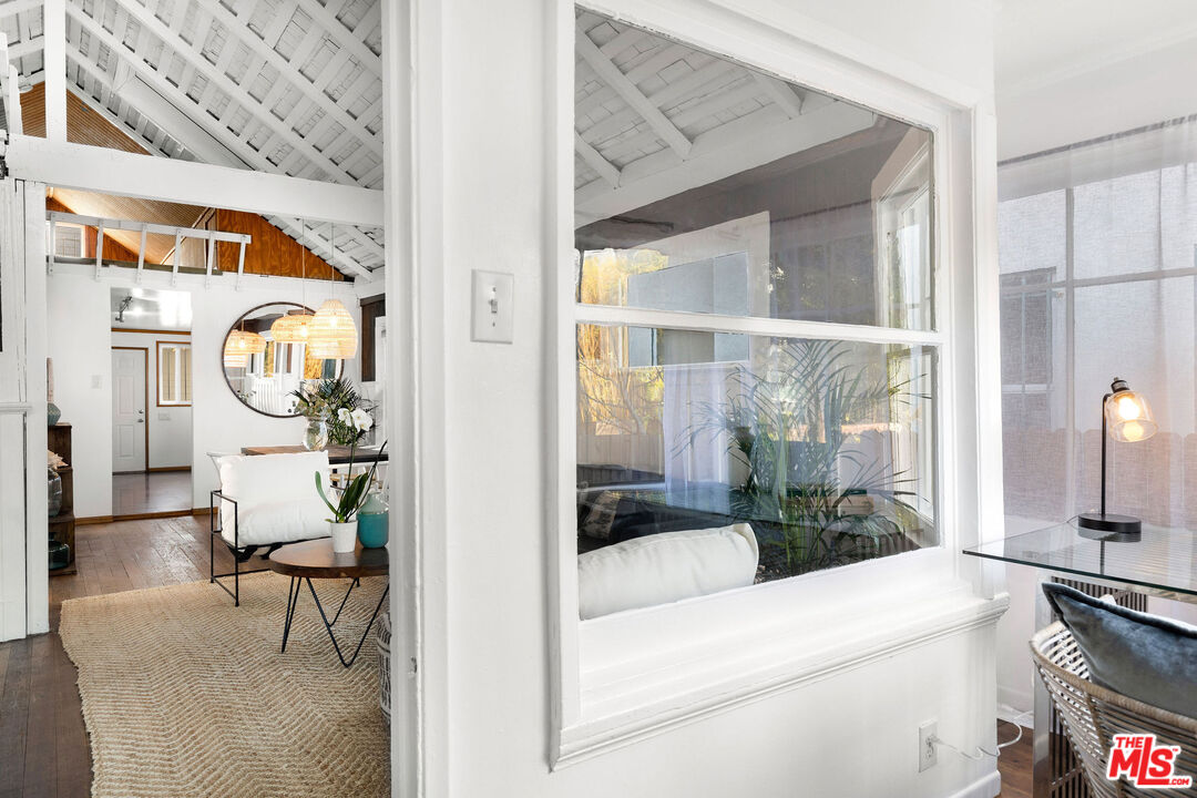 52 Ozone Avenue Venice, CA 90291 - Photo 11 of 56