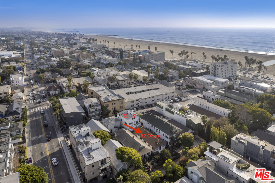52 Ozone Avenue Venice, CA 90291 - Photo 14 of 56