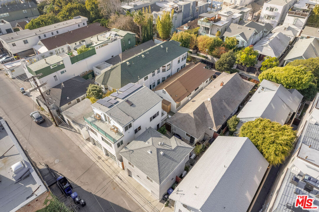 52 Ozone Avenue Venice, CA 90291 - Photo 17 of 56