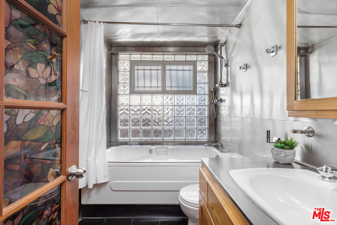 52 Ozone Avenue Venice, CA 90291 - Photo 18 of 56