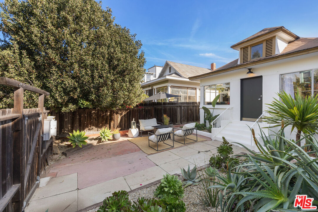 52 Ozone Avenue Venice, CA 90291 - Photo 2 of 56