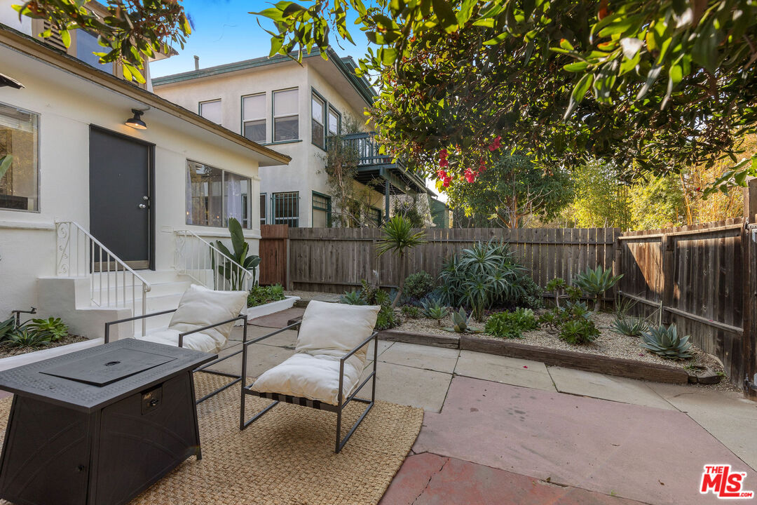 52 Ozone Avenue Venice, CA 90291 - Photo 3 of 56