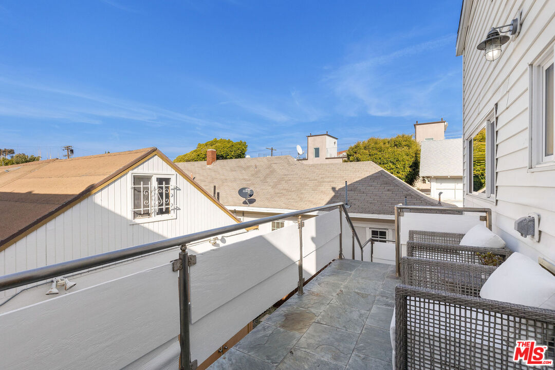 52 Ozone Avenue Venice, CA 90291 - Photo 33 of 56