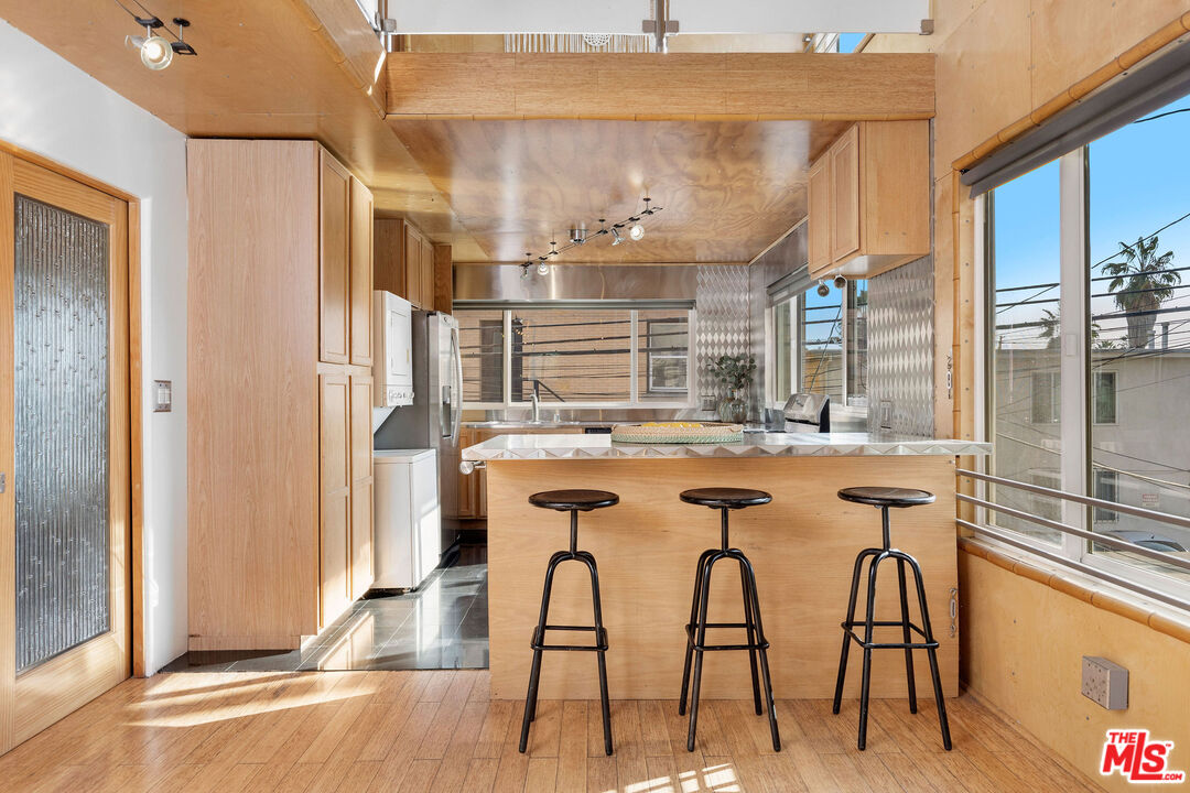 52 Ozone Avenue Venice, CA 90291 - Photo 35 of 56