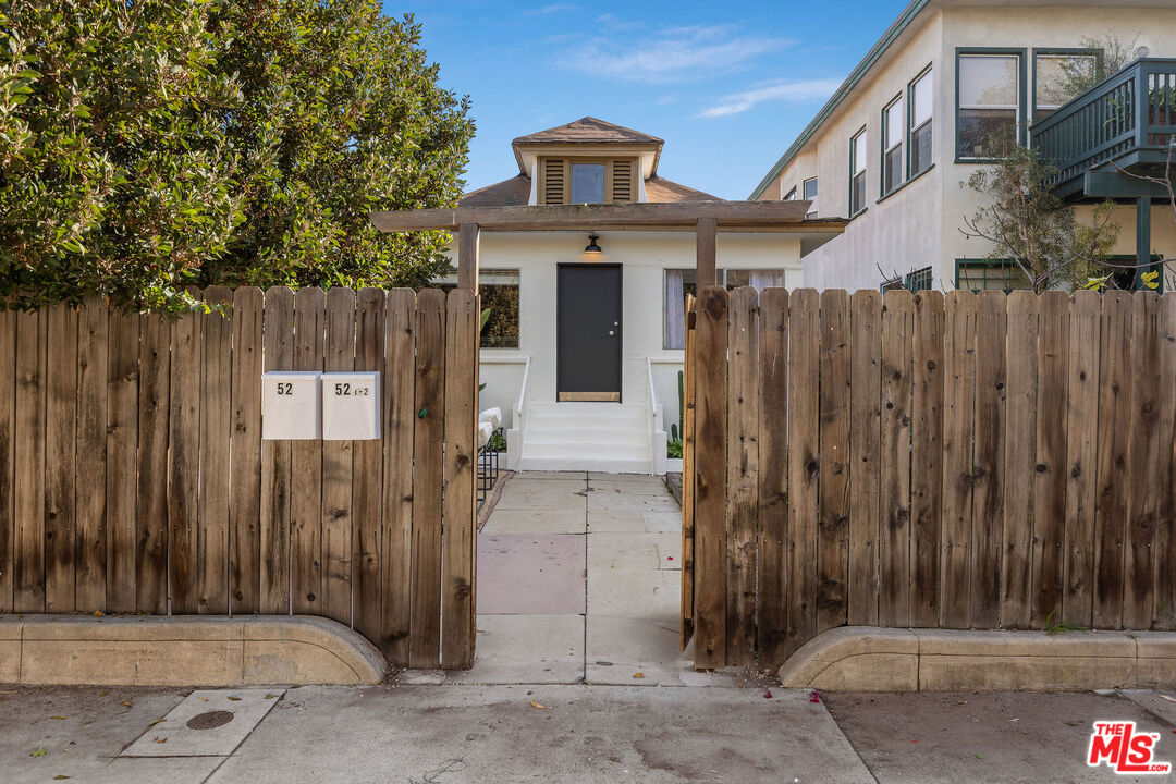 52 Ozone Avenue Venice, CA 90291 - Photo 4 of 56