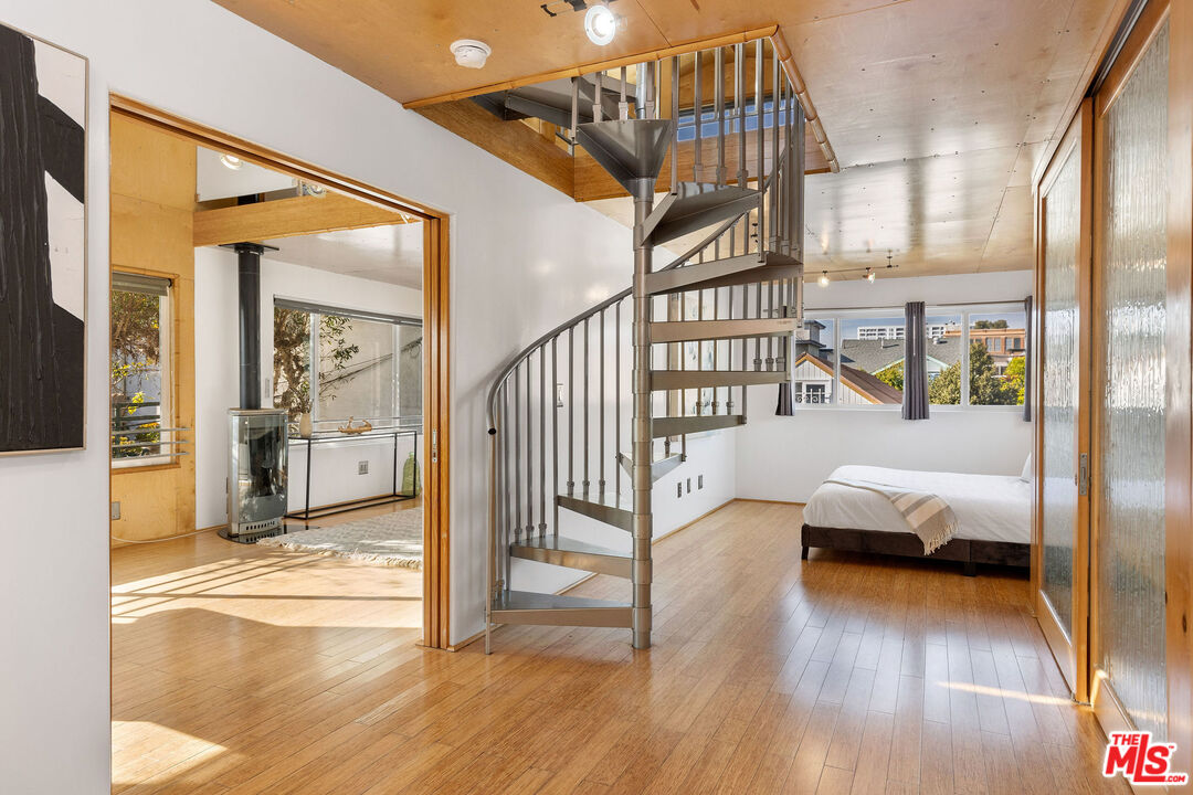 52 Ozone Avenue Venice, CA 90291 - Photo 41 of 56