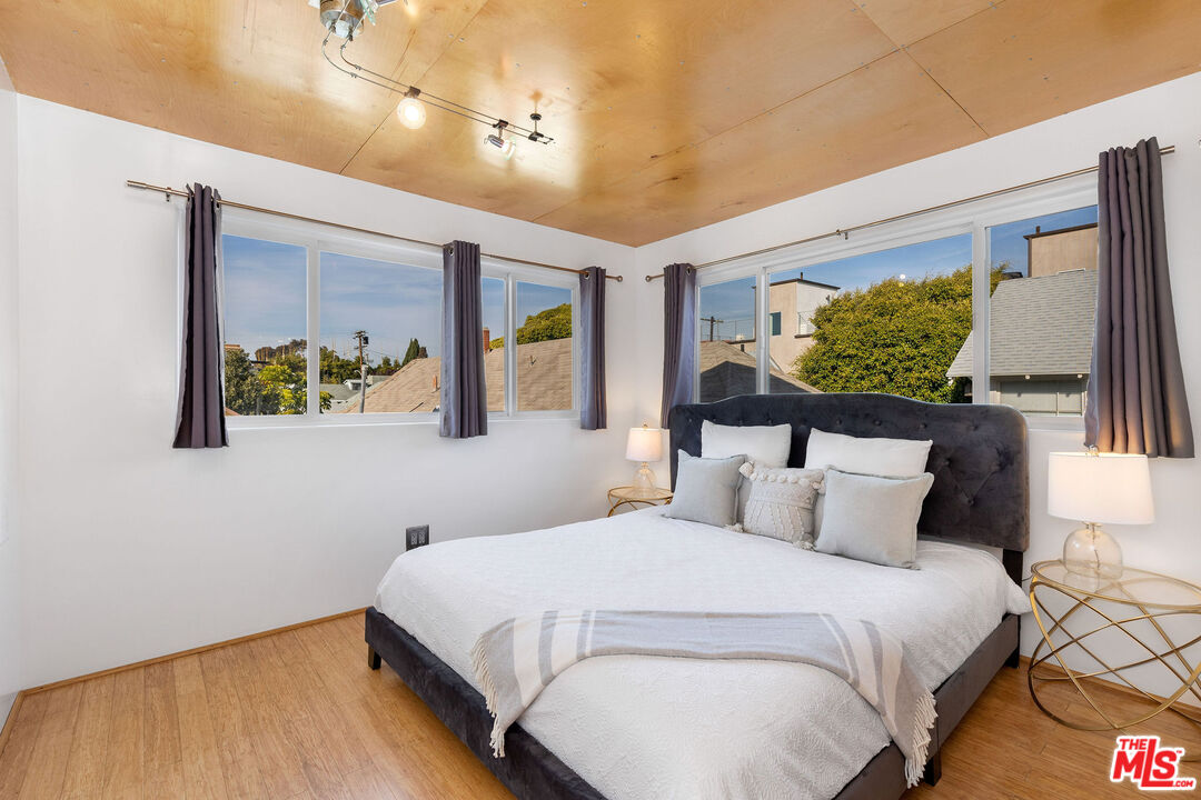 52 Ozone Avenue Venice, CA 90291 - Photo 42 of 56