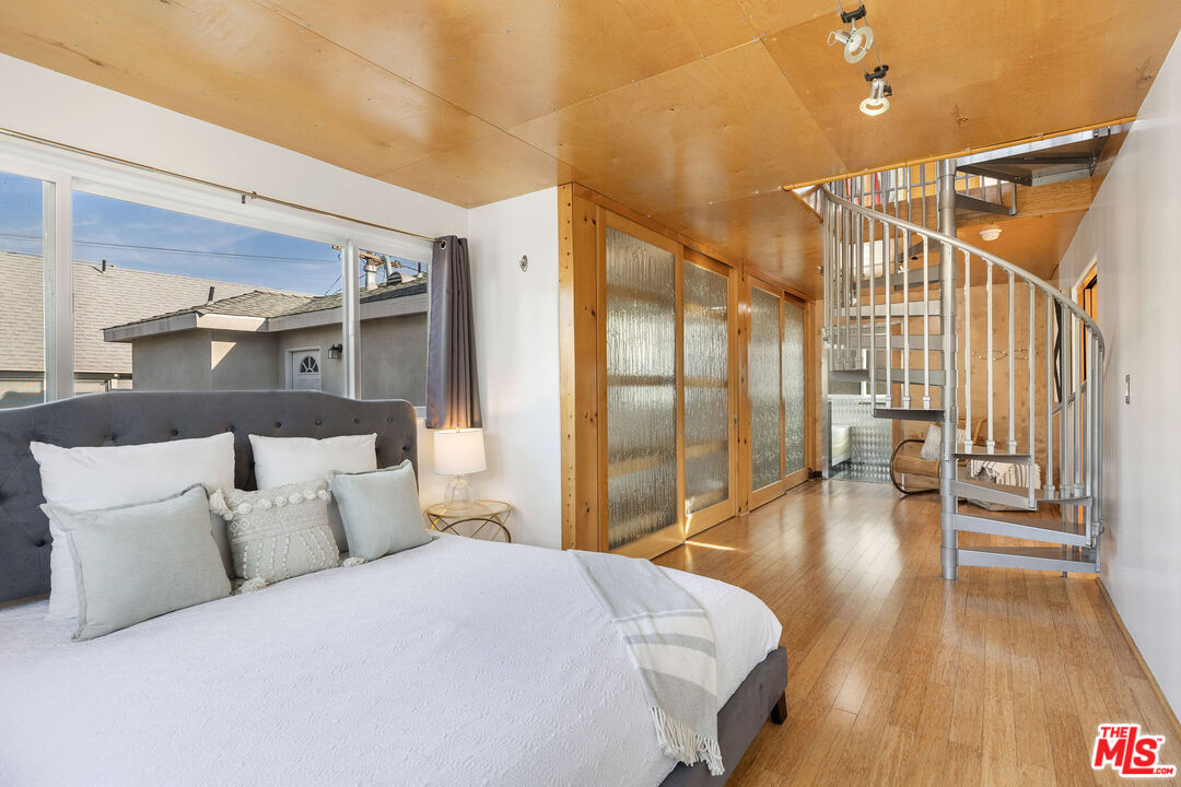 52 Ozone Avenue Venice, CA 90291 - Photo 43 of 56