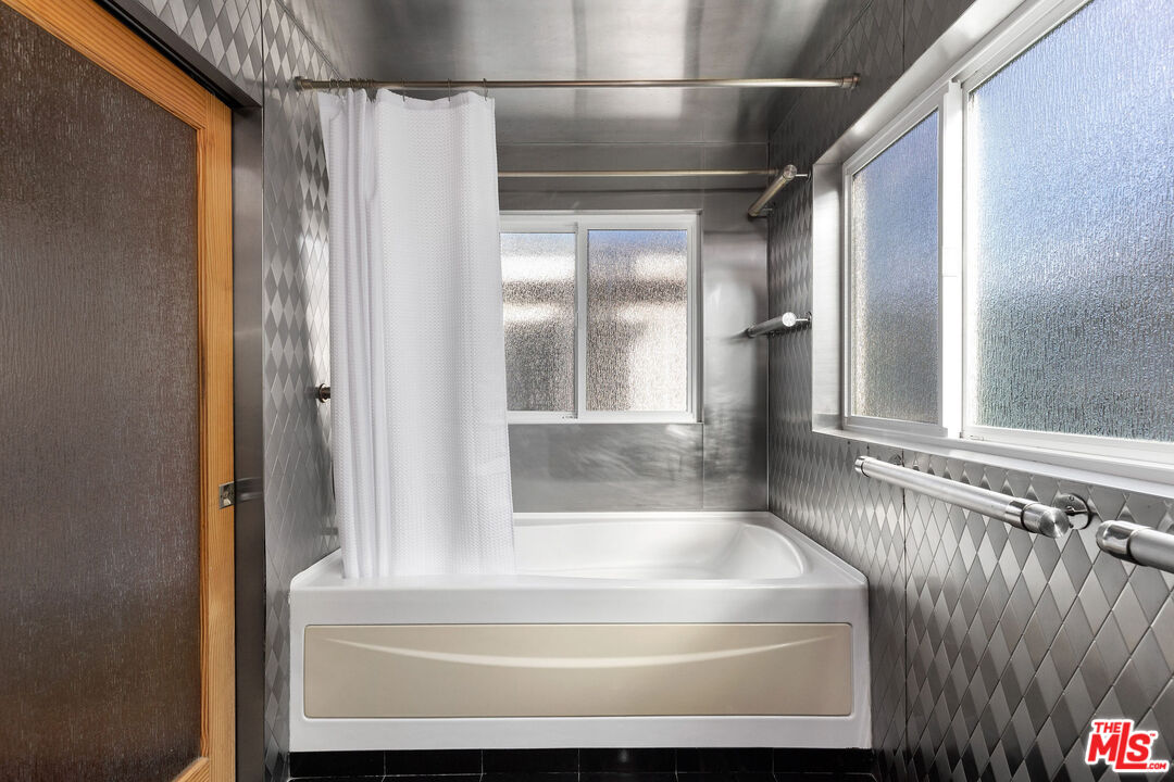 52 Ozone Avenue Venice, CA 90291 - Photo 45 of 56