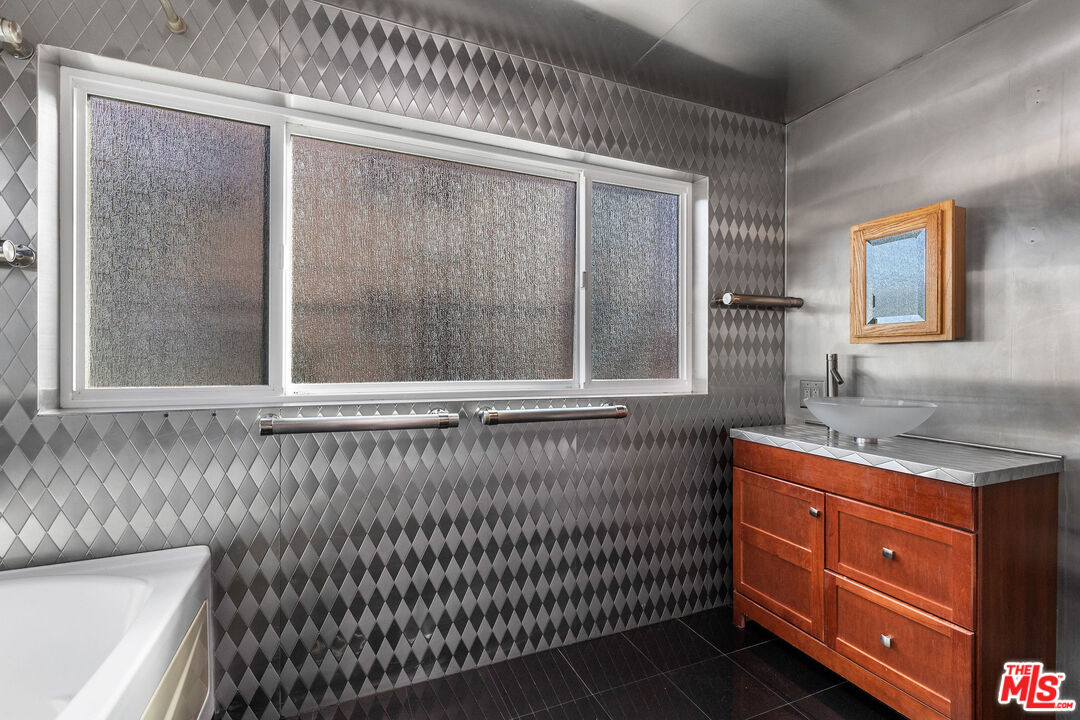 52 Ozone Avenue Venice, CA 90291 - Photo 46 of 56