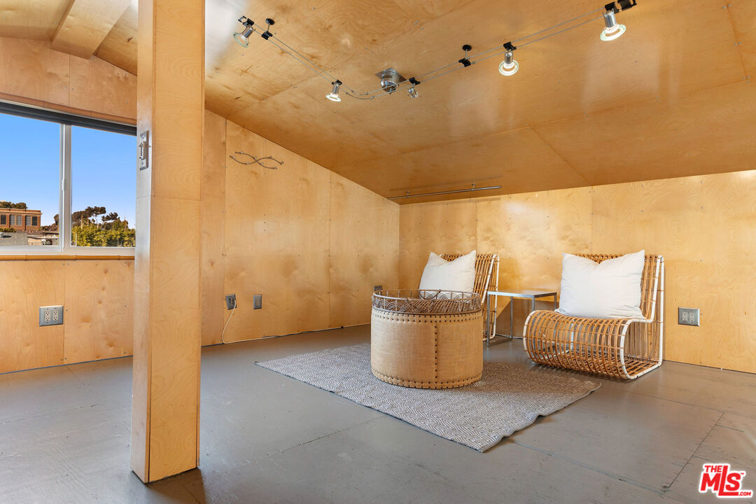 52 Ozone Avenue Venice, CA 90291 - Photo 49 of 56