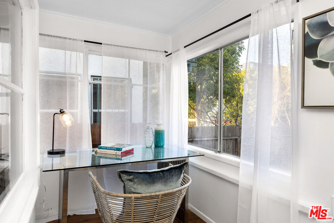 52 Ozone Avenue Venice, CA 90291 - Photo 6 of 56